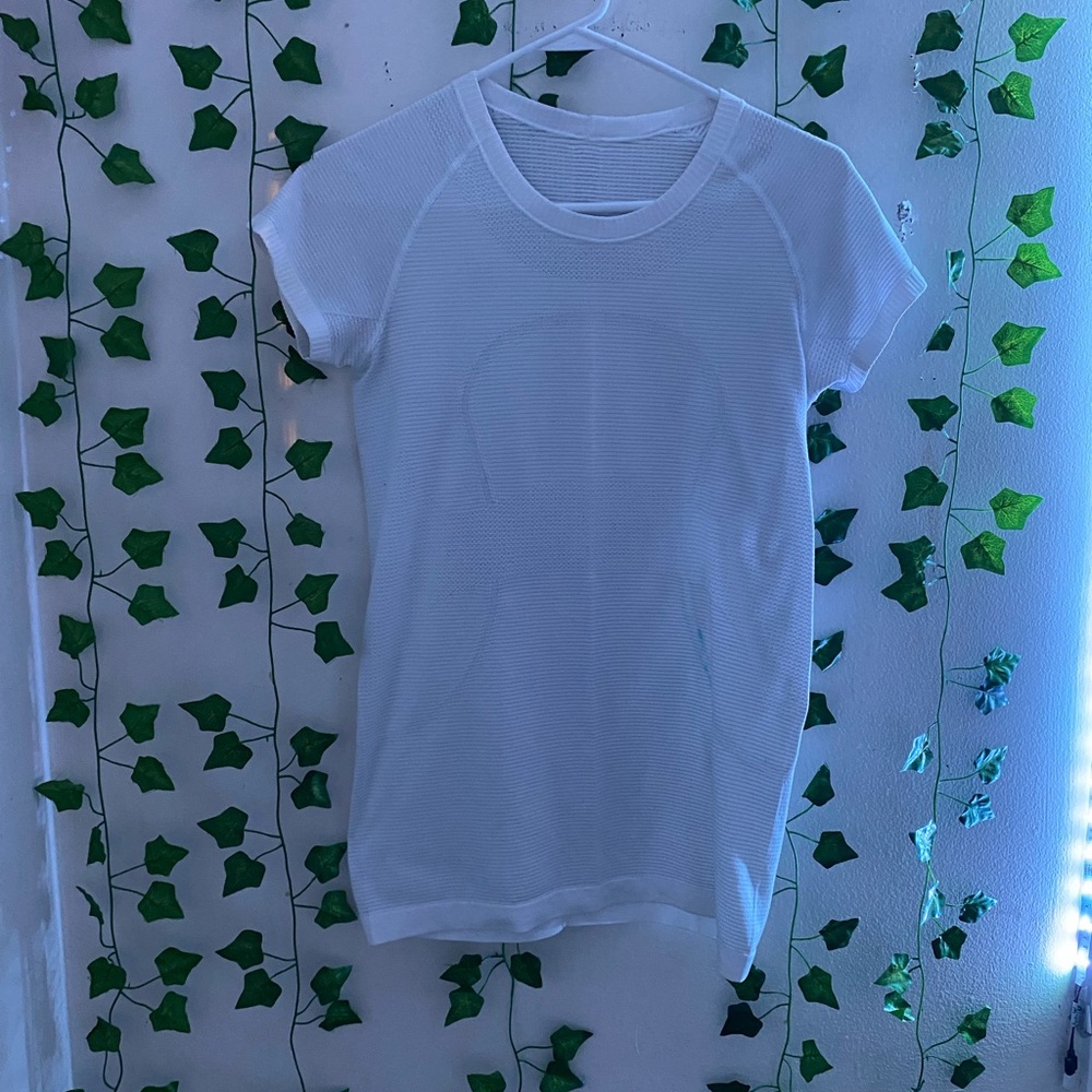 white Lululemon swiftly tech top